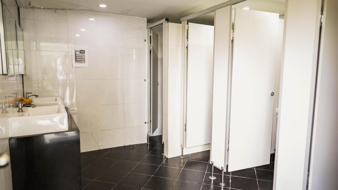 ホテル ルームクエスト ドンムアン バンコク都 エクステリア 写真